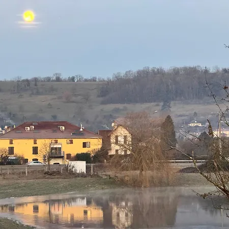Grand Loft Avec Billard Et Netflix Socourt