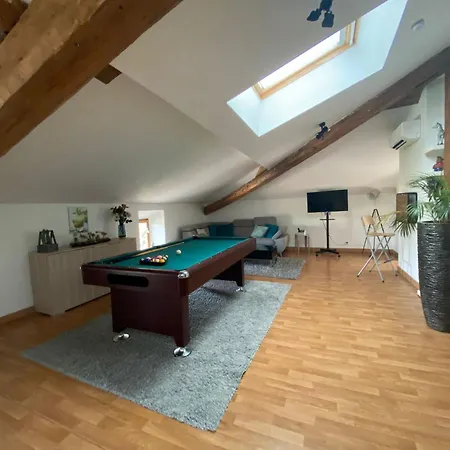 Billard Lounge Loft Détente Avec Billard&netflix By Boookingfuté Socourt
