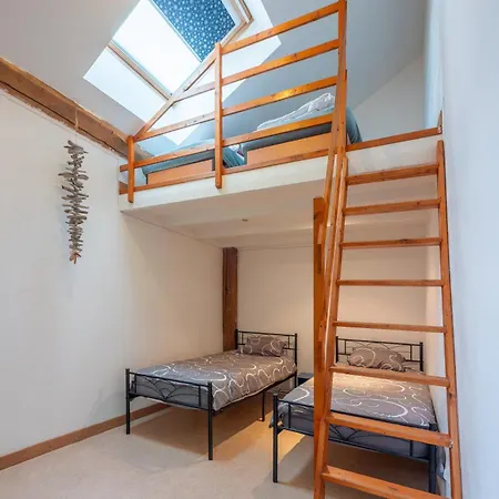 Grand Loft Avec Billard Netflix Et Climatisation Apartman