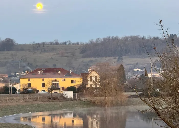 Grand Loft Avec Billard Et Netflix Socourt